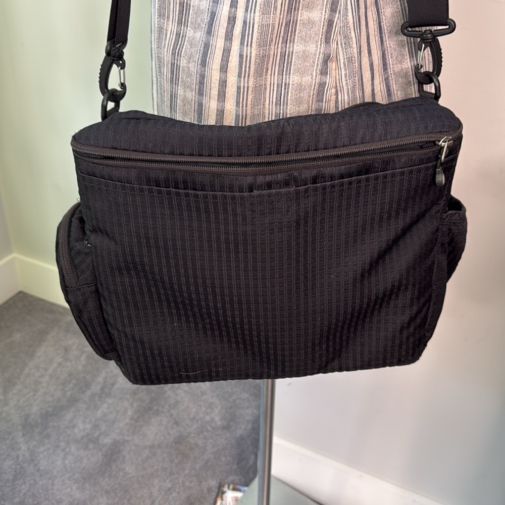 Patagonia Black Duffle EUC Large - Picture 6 of 9